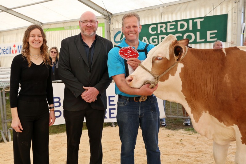 Festival 2026 - 30 - Simmental - Grande championne.jpg