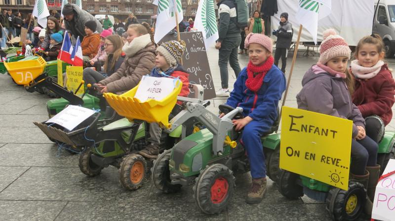 Mani-enfant-tracteur-IMG_2097.JPG